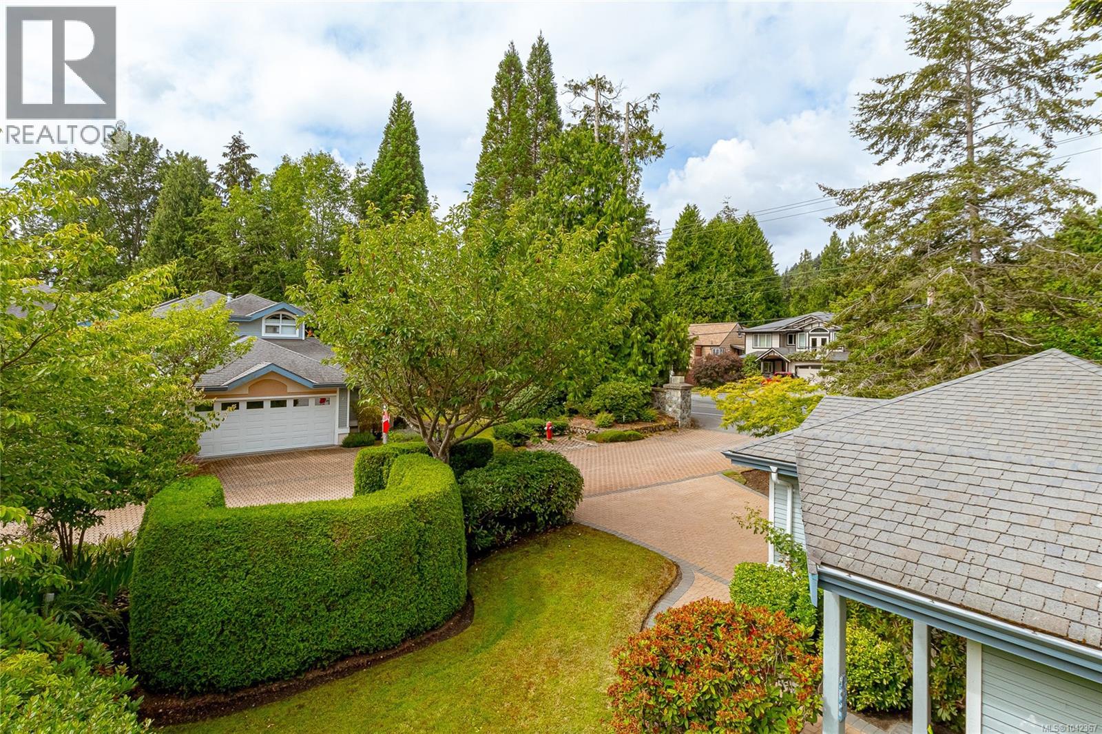 #25 5187 Cordova Bay Rd - 42