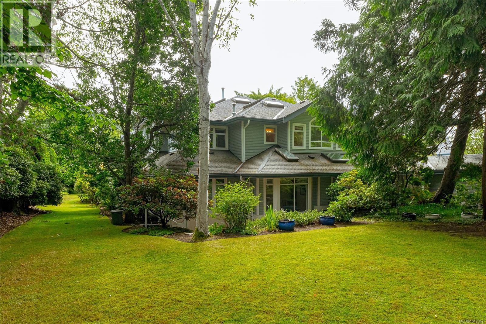 #25 5187 Cordova Bay Rd - 43