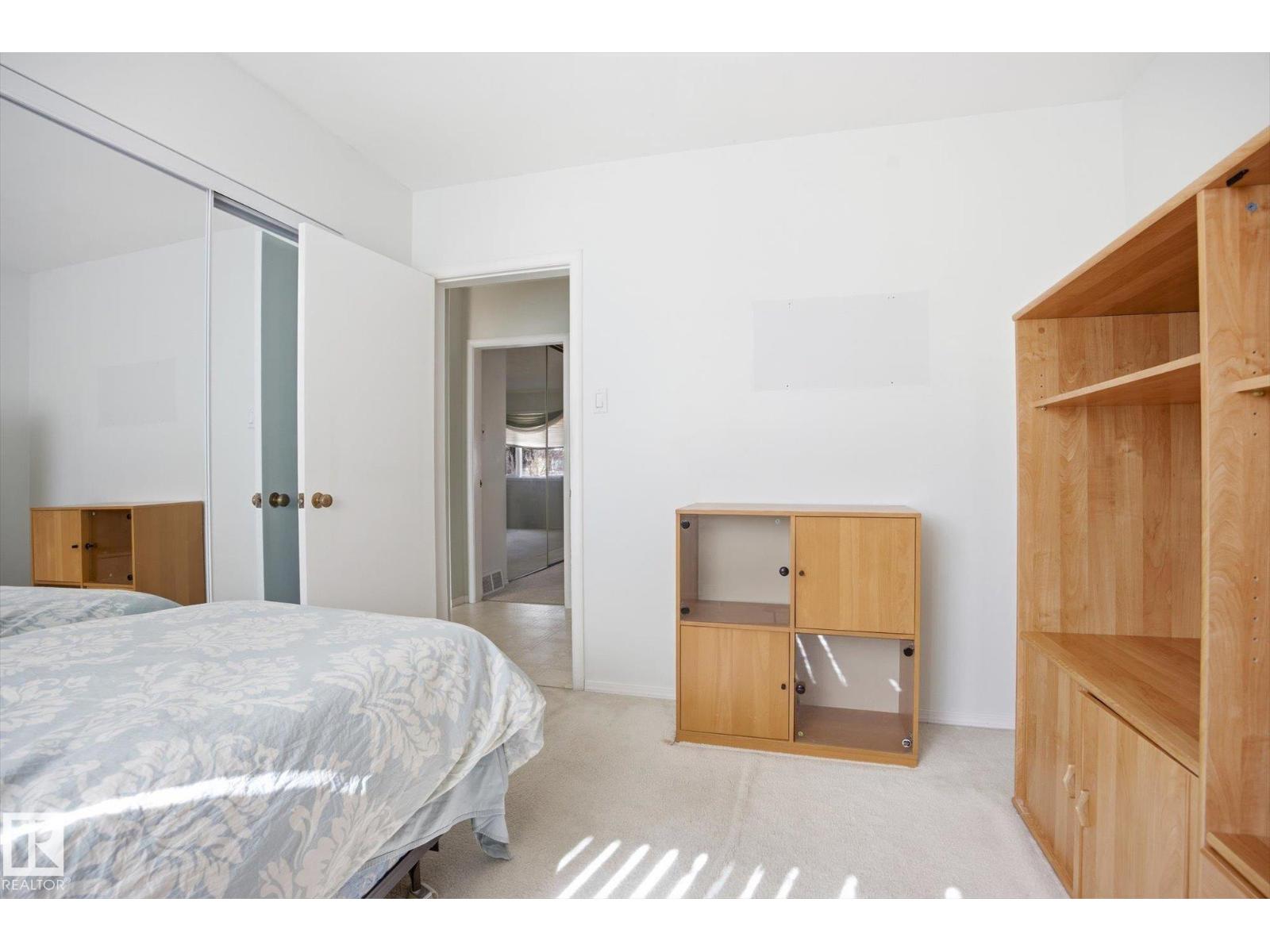 10667 65 ST NW - 19