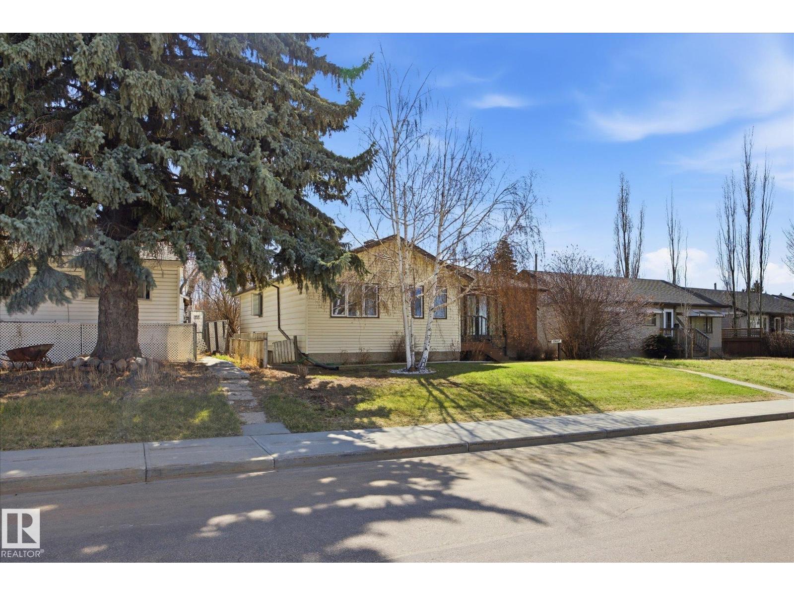 10667 65 ST NW - 32