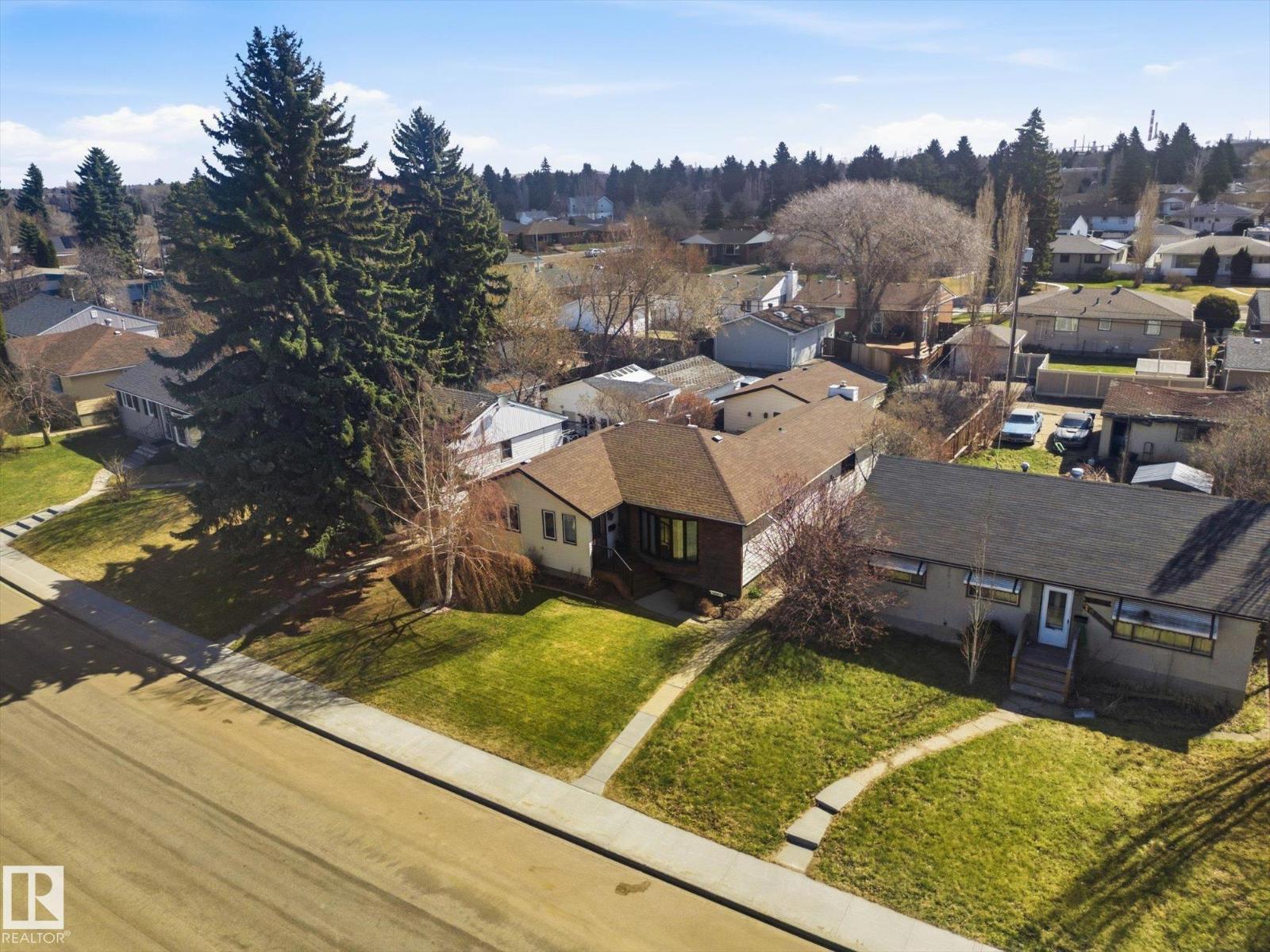10667 65 ST NW - 33