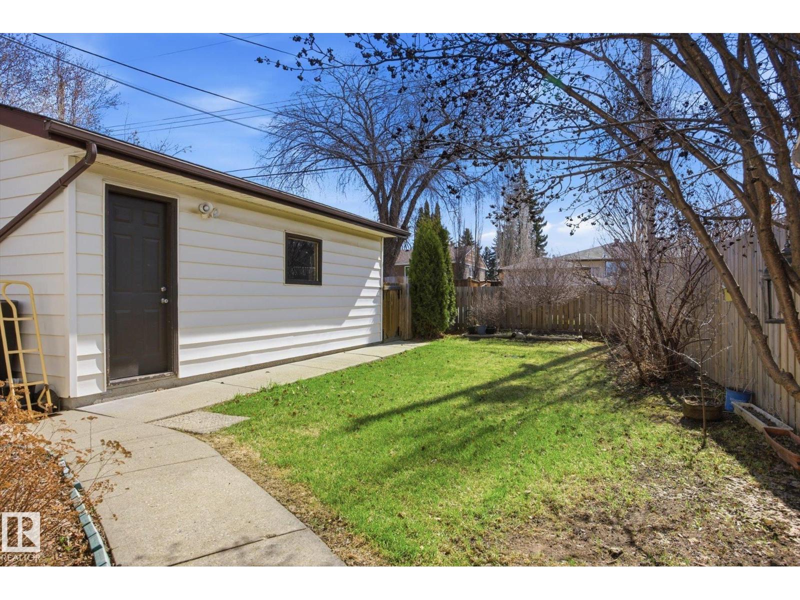 10667 65 ST NW - 37