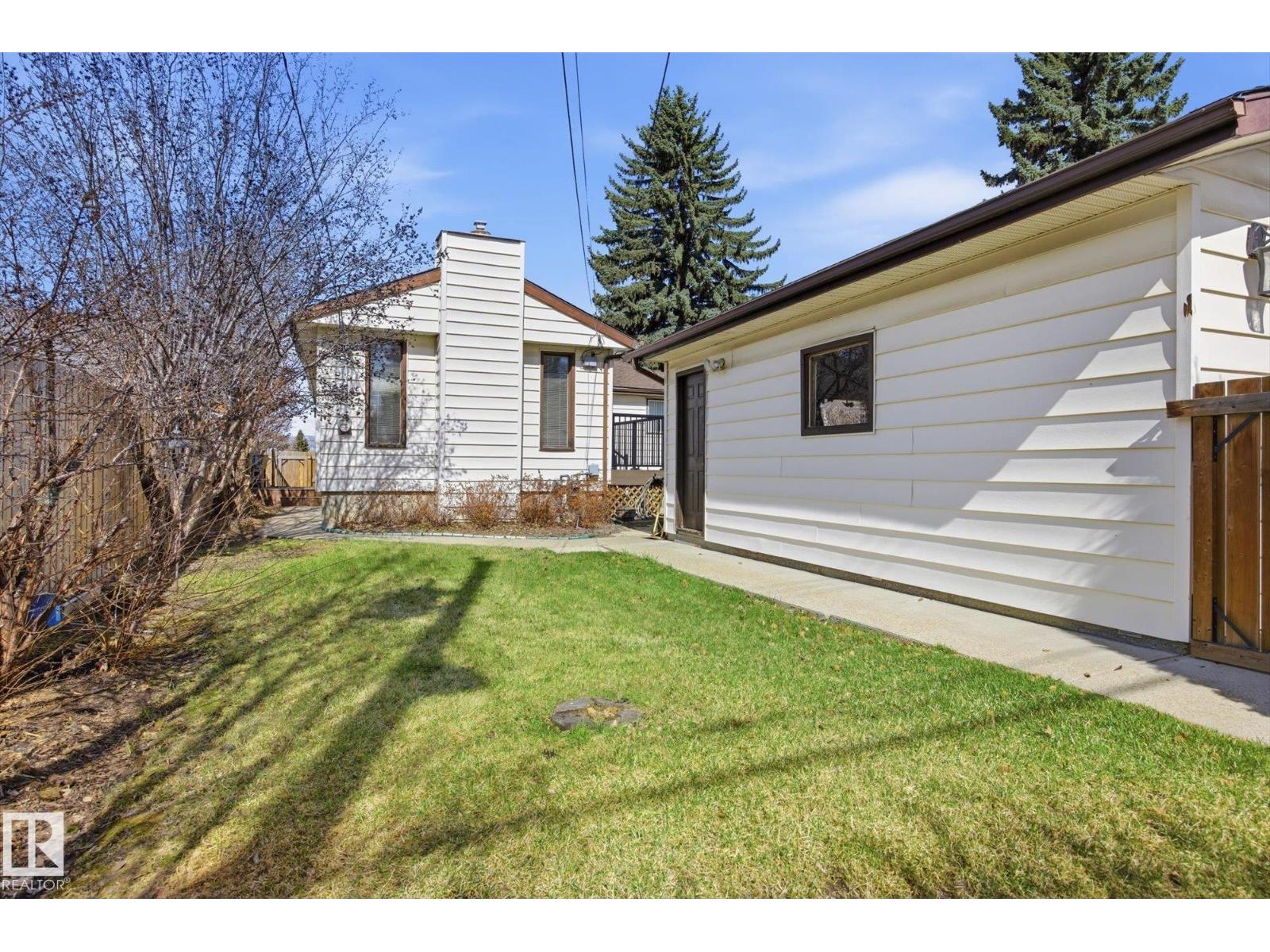 10667 65 ST NW - 38