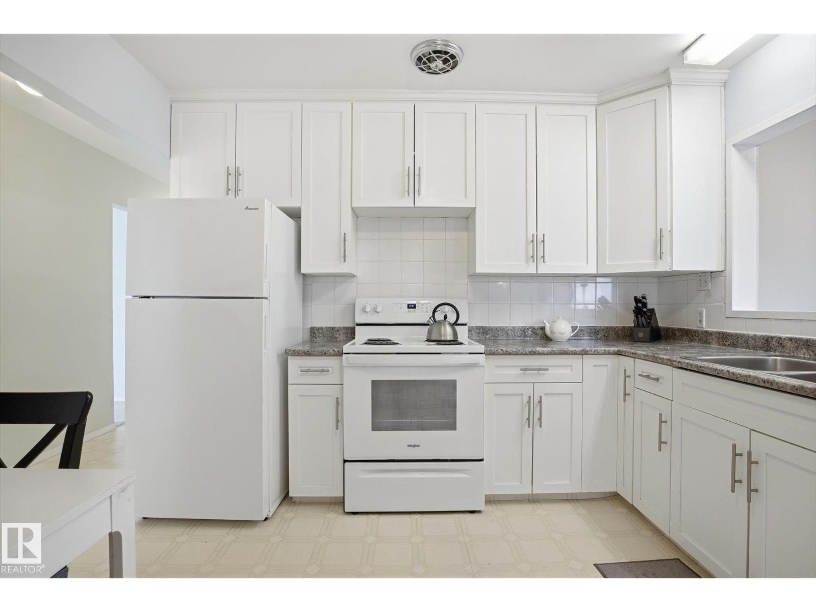 10667 65 ST NW - 8