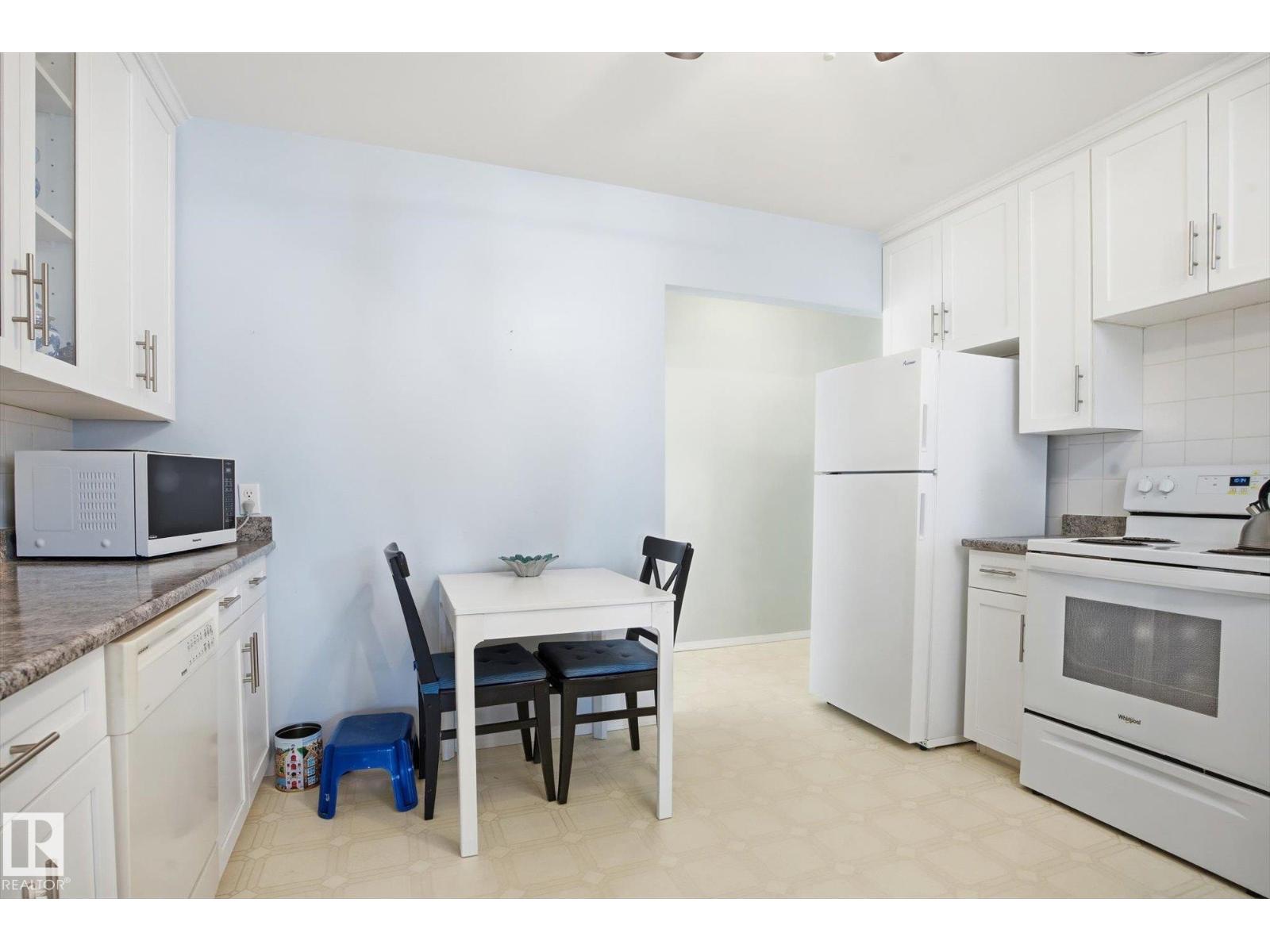 10667 65 ST NW - 9