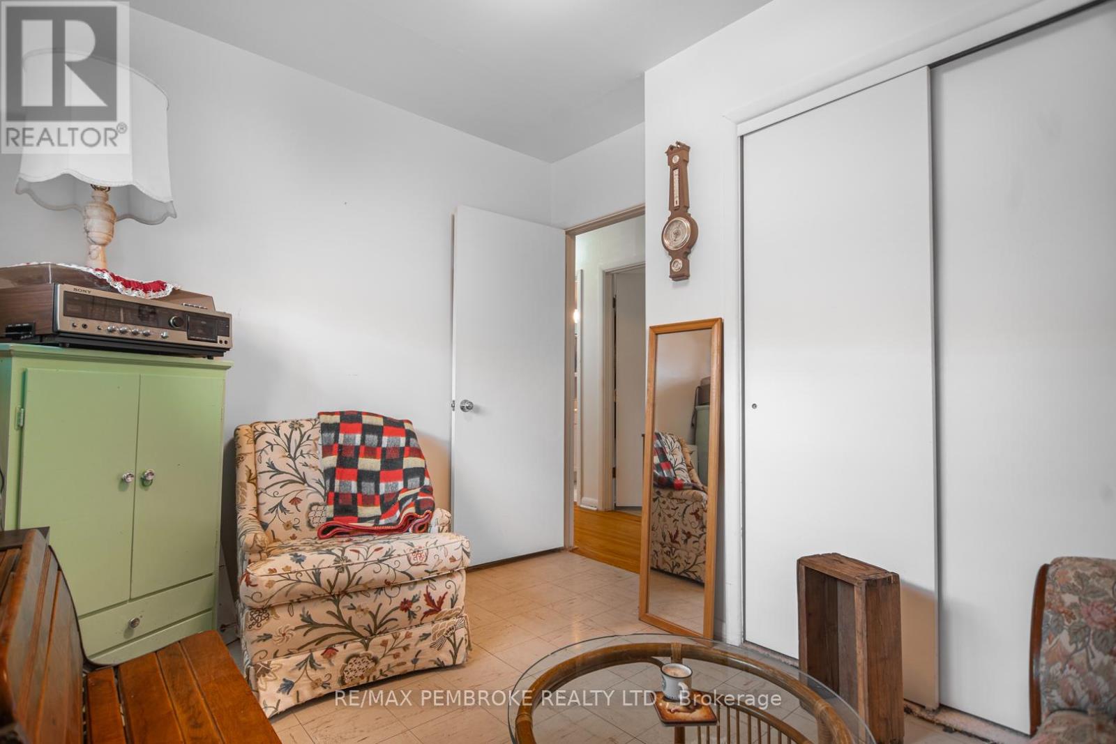 136 ELLIS AVENUE - 10