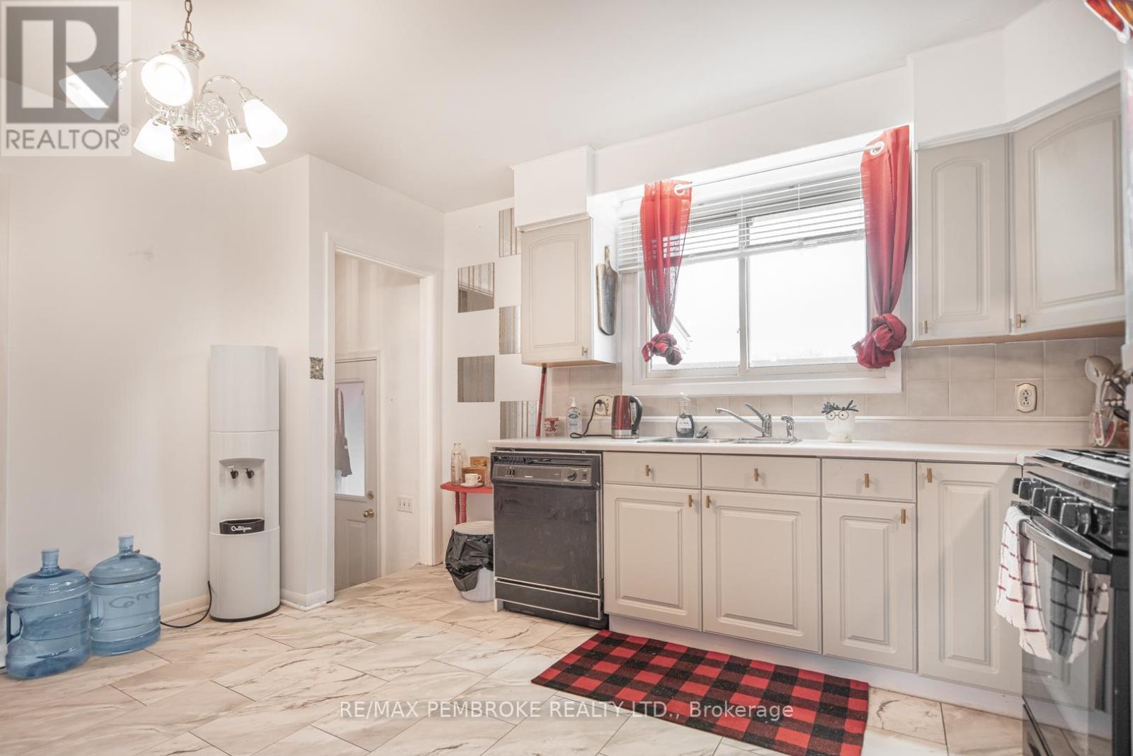136 ELLIS AVENUE - 14