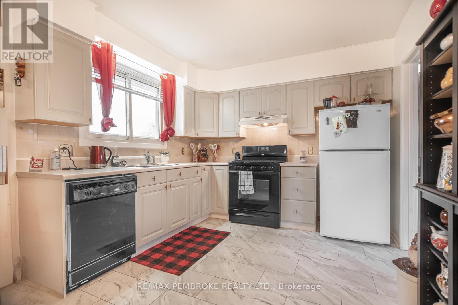 136 ELLIS AVENUE - 15
