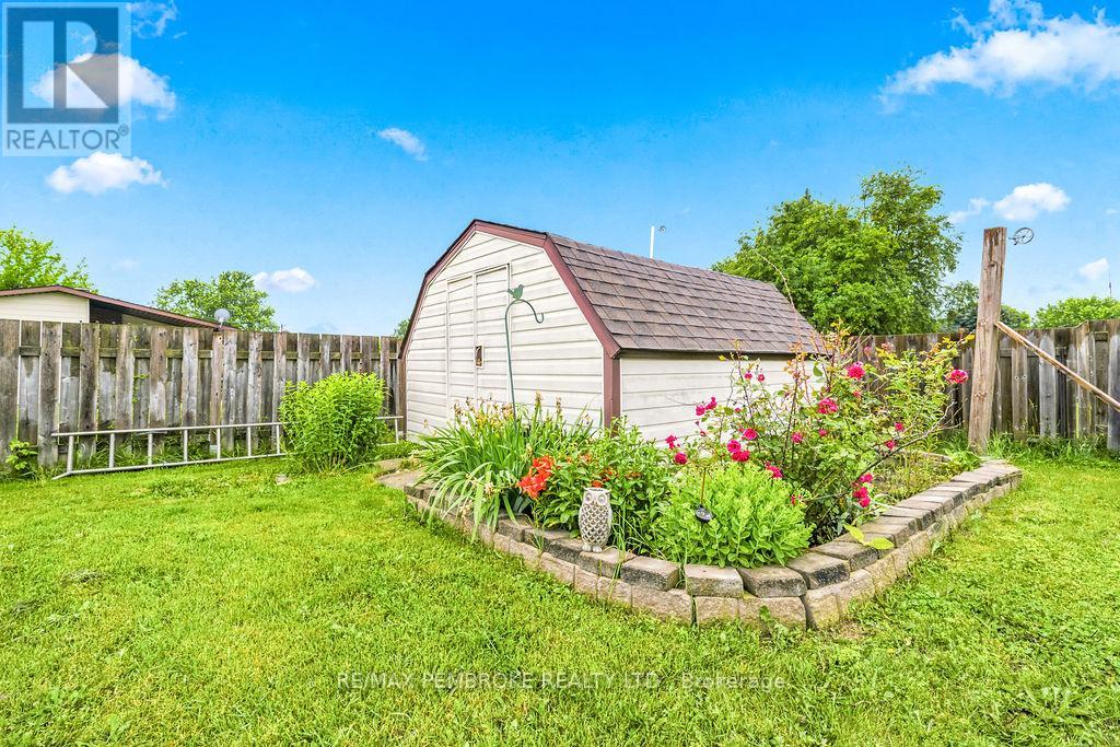 2 Bed, 2 Bath House for Sale in Pembroke – 136 ELLIS AVENUE, Pembroke – MLS# X13525630 - Image 33
