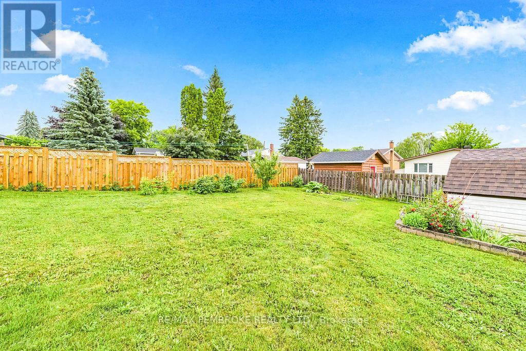 2 Bed, 2 Bath House for Sale in Pembroke – 136 ELLIS AVENUE, Pembroke – MLS# X13525630 - Image 35