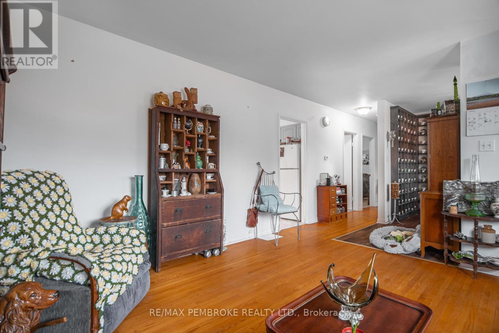 2 Bed, 2 Bath House for Sale in Pembroke – 136 ELLIS AVENUE, Pembroke – MLS# X13525630 - Image 4