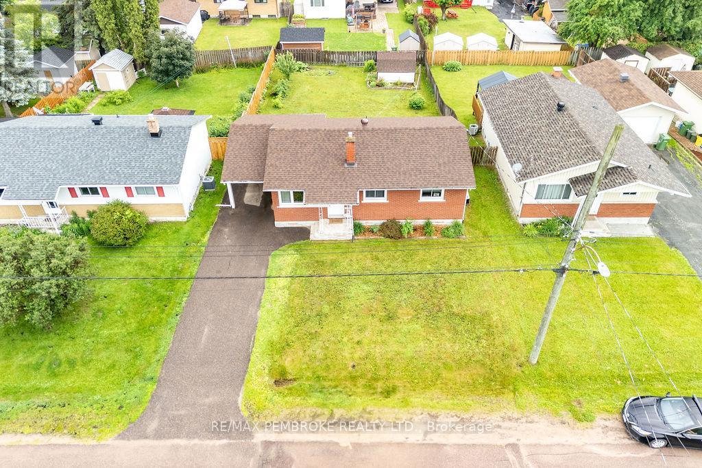 136 ELLIS AVENUE - 40