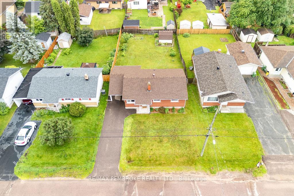 2 Bed, 2 Bath House for Sale in Pembroke – 136 ELLIS AVENUE, Pembroke – MLS# X13525630 - Image 41