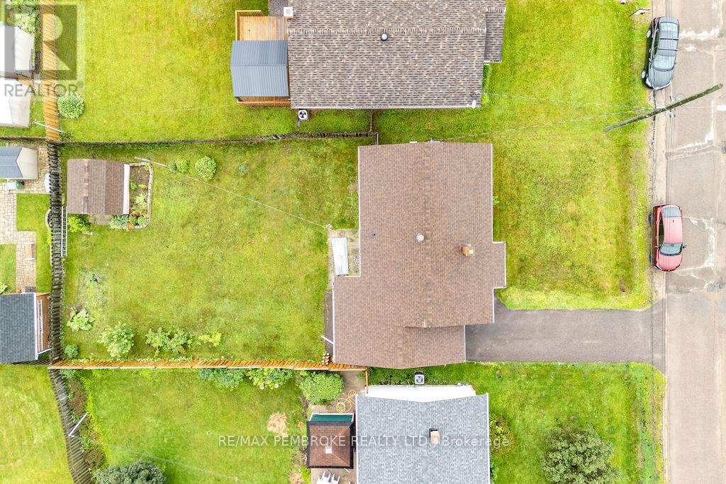 136 ELLIS AVENUE - 42
