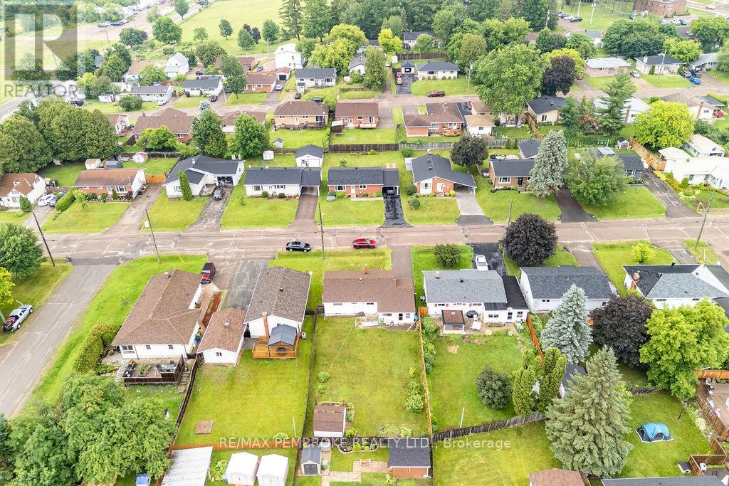 136 ELLIS AVENUE - 44