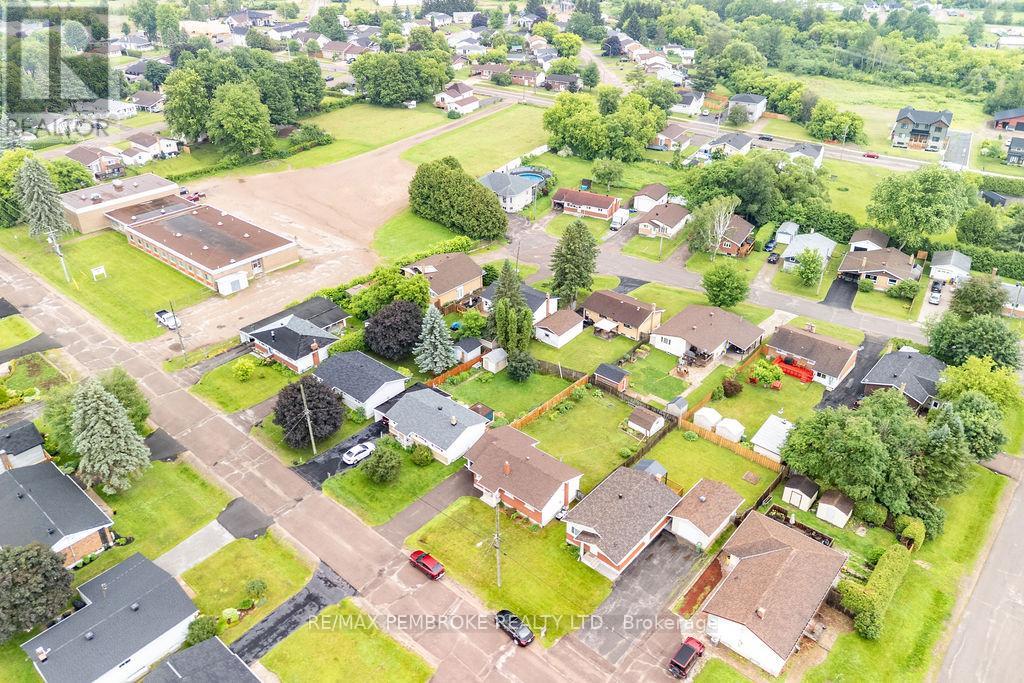 136 ELLIS AVENUE - 46