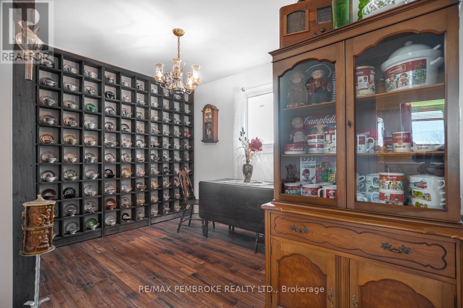 136 ELLIS AVENUE - 6