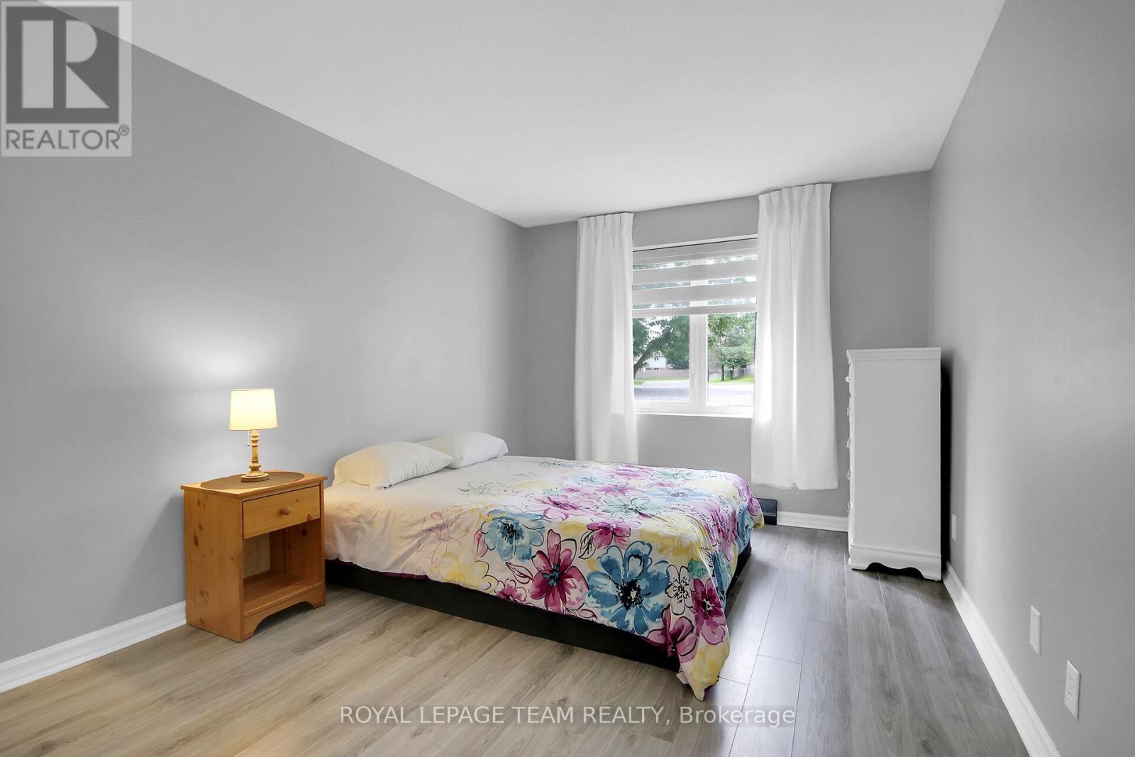 #B 10 STONEHILL COURT - 20