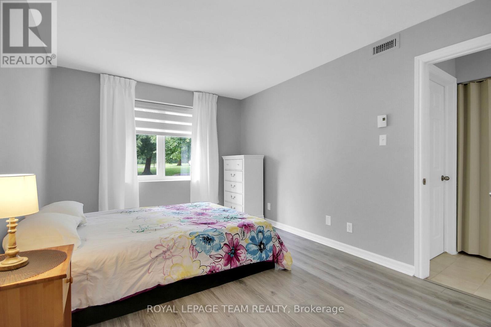 #B 10 STONEHILL COURT - 22