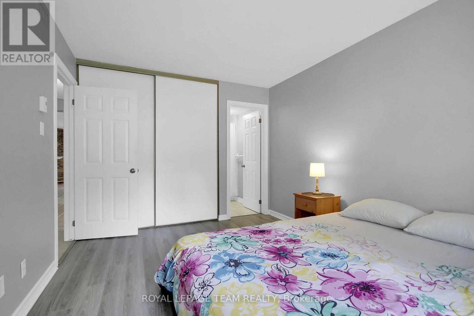 #B 10 STONEHILL COURT - 23