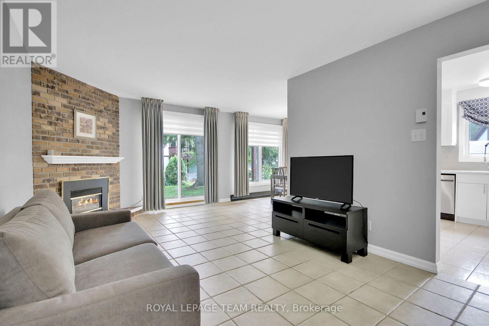 #B 10 STONEHILL COURT - 8