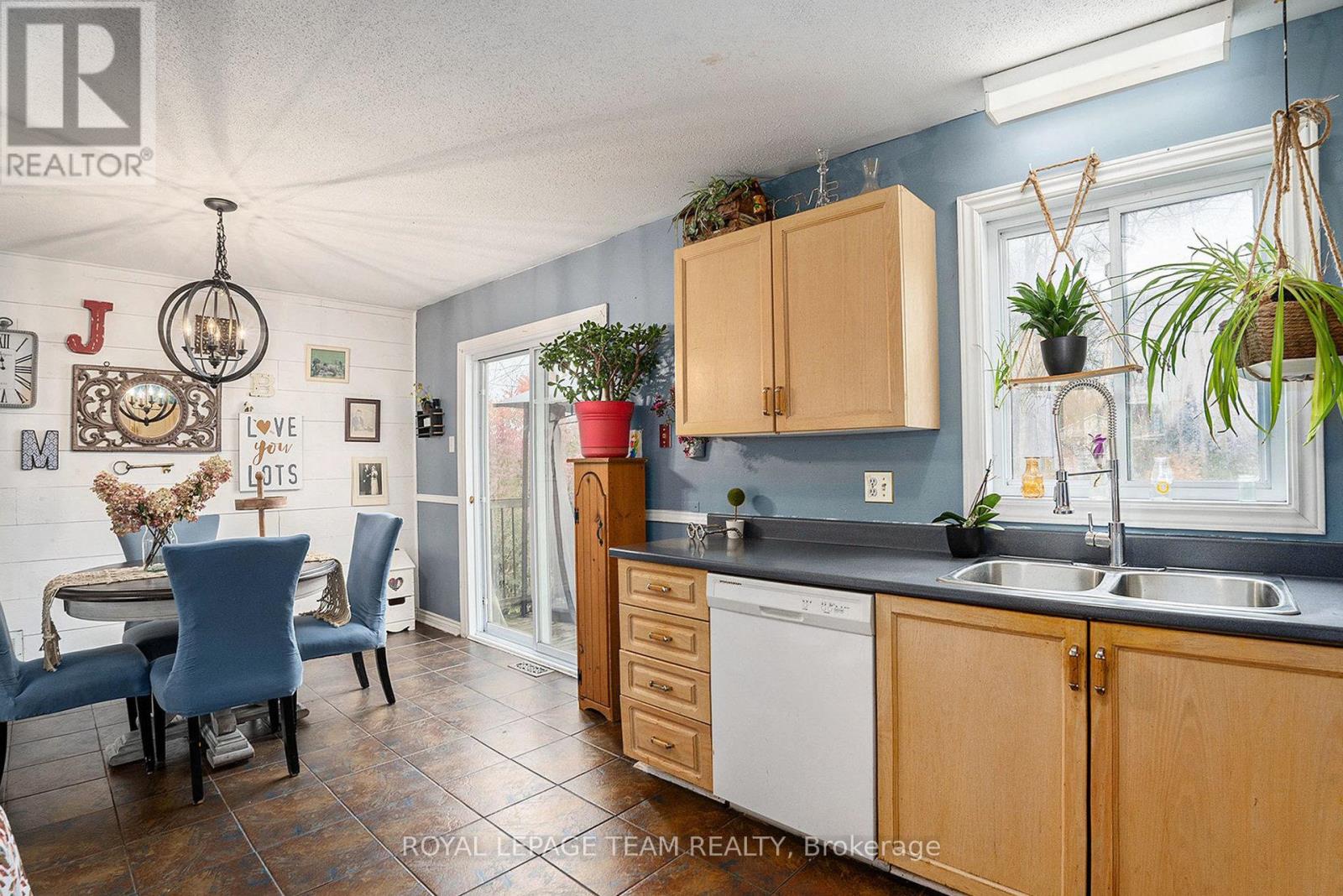 4 BLACK WALNUT ROAD - 13