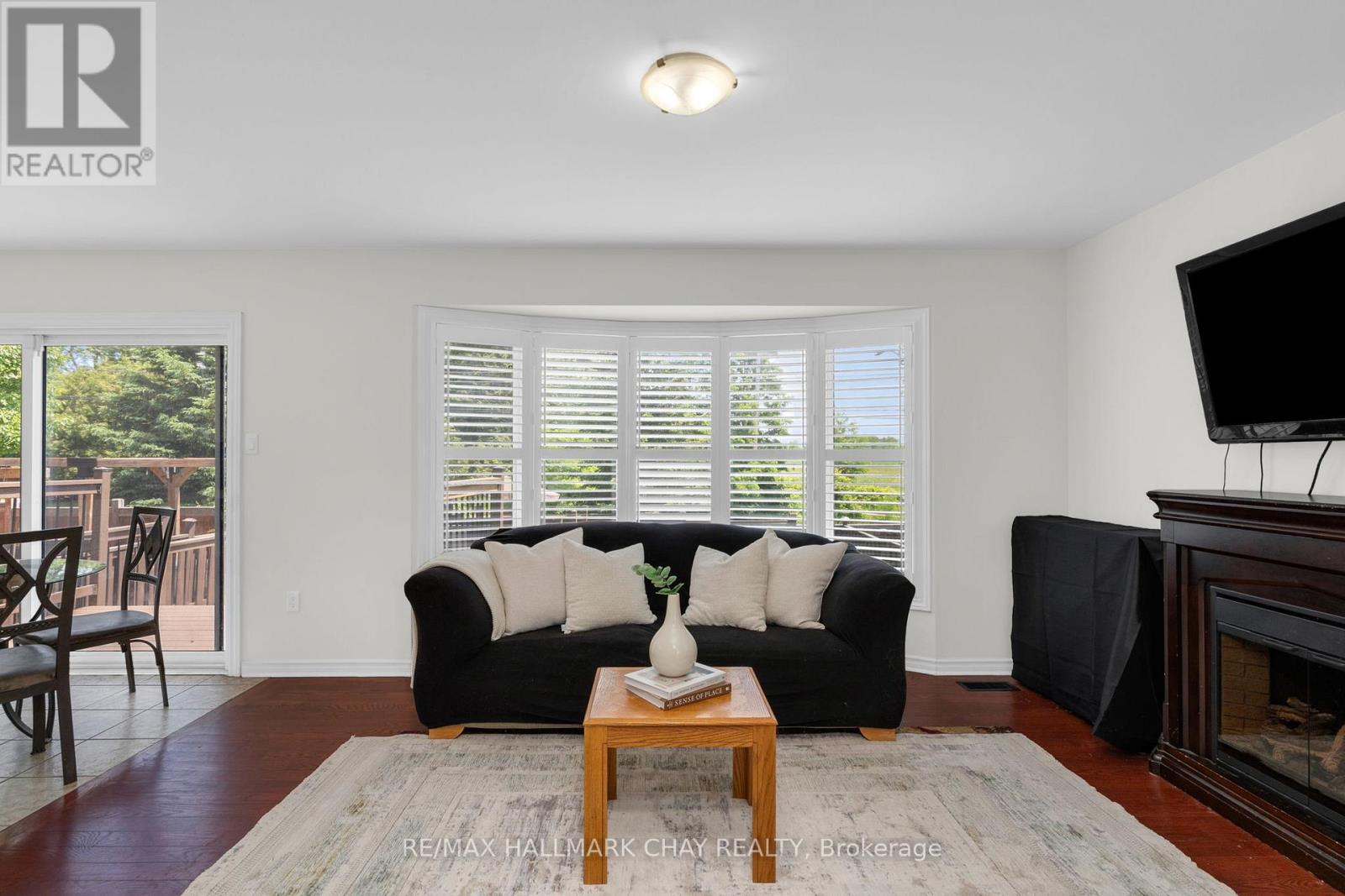 19 CALLANDER CRESCENT - 10