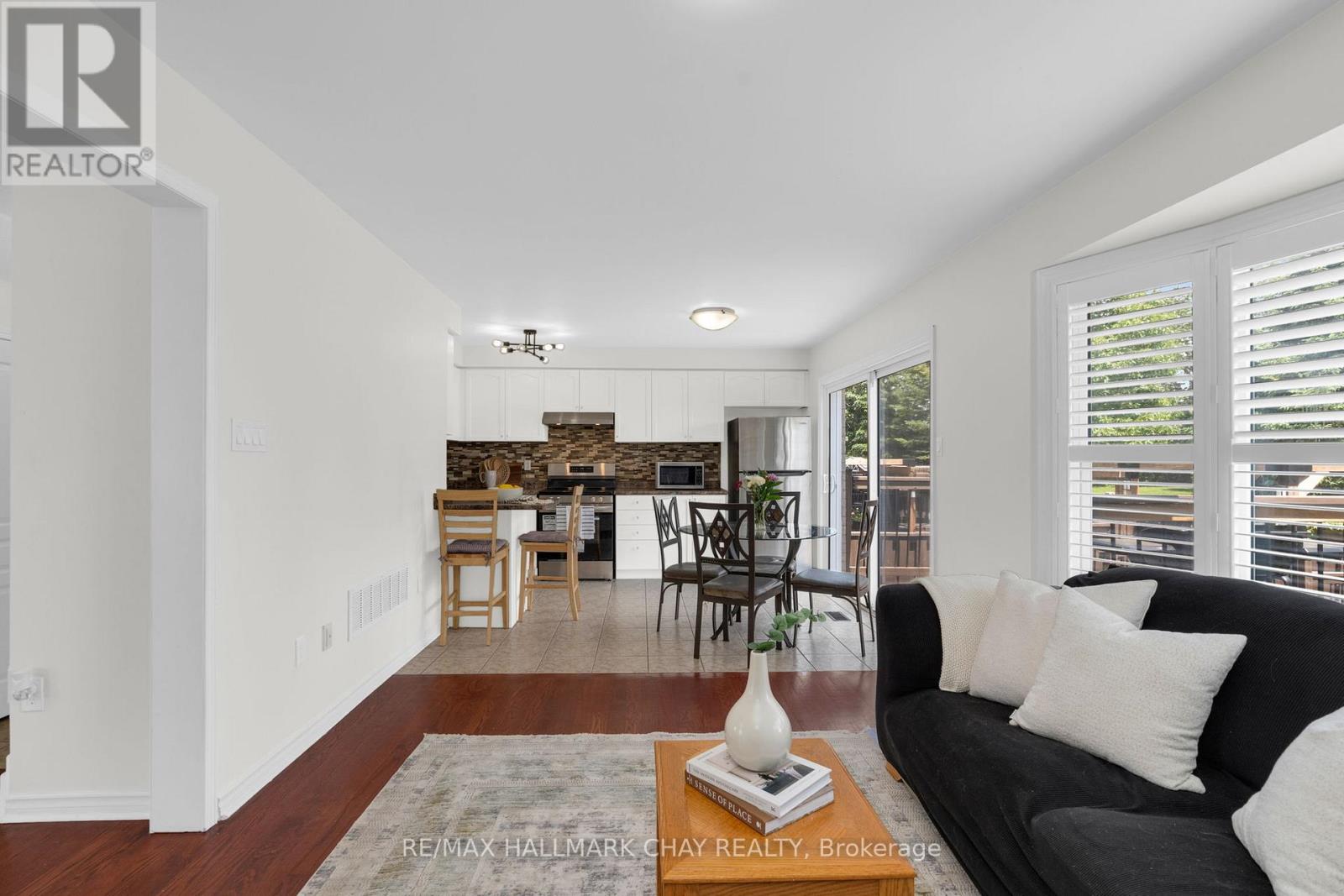 19 CALLANDER CRESCENT - 12
