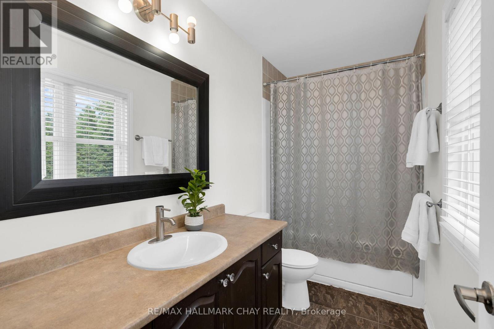 19 CALLANDER CRESCENT - 23