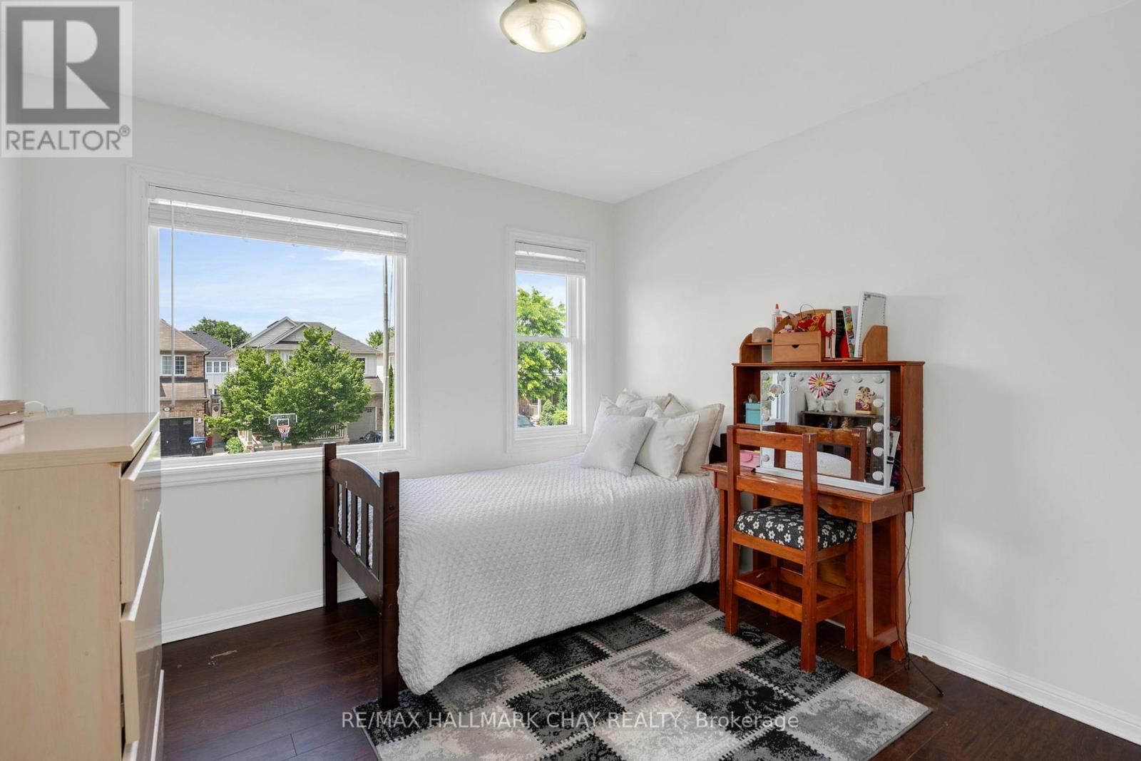 19 CALLANDER CRESCENT - 25