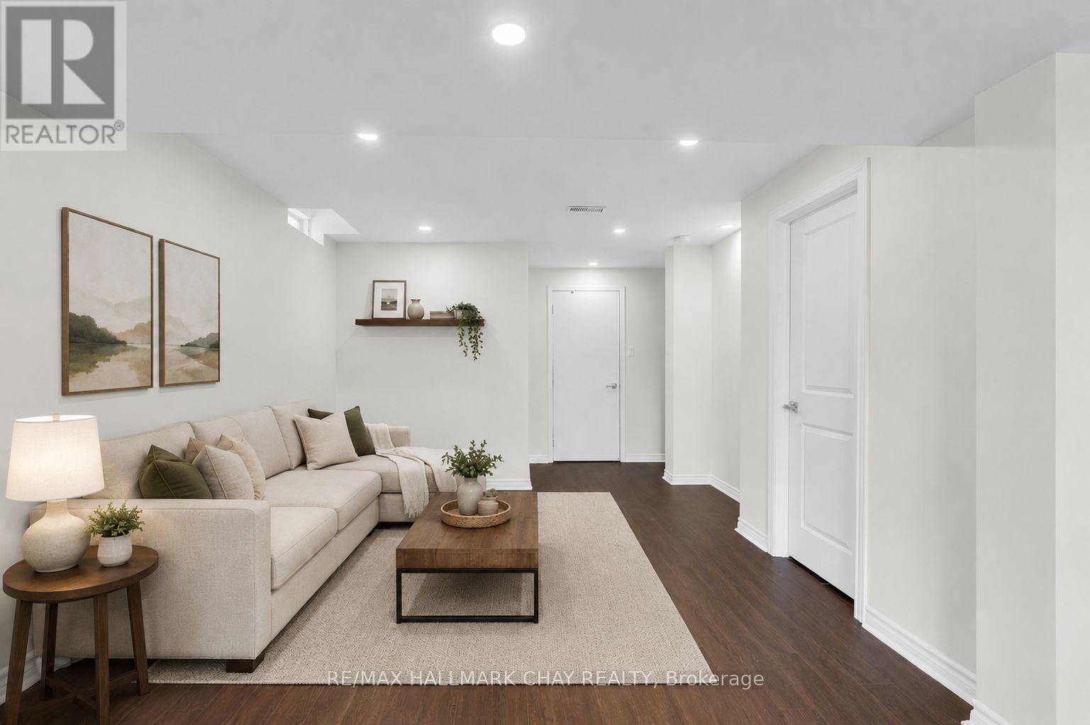 19 CALLANDER CRESCENT - 28