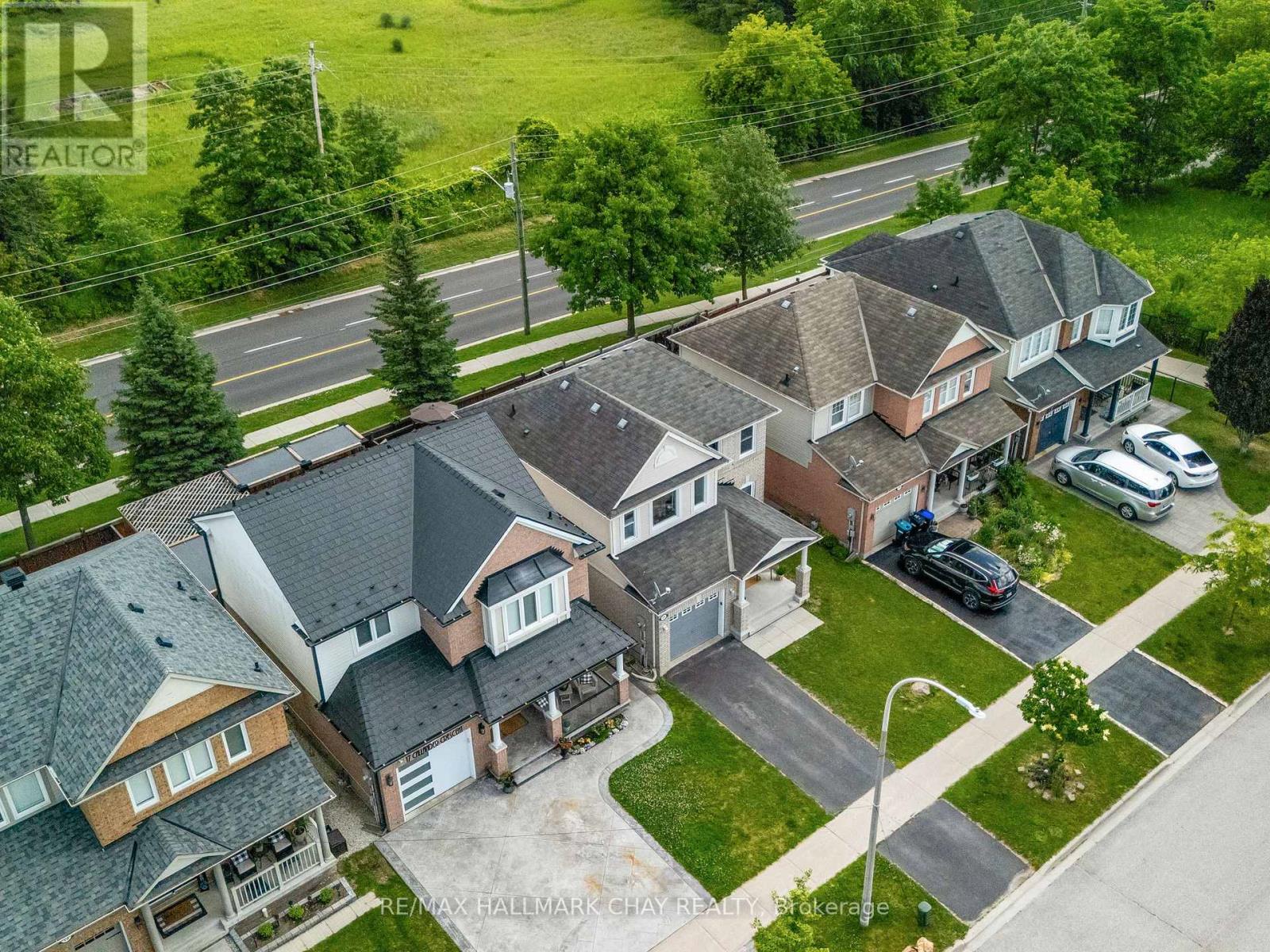 19 CALLANDER CRESCENT - 40