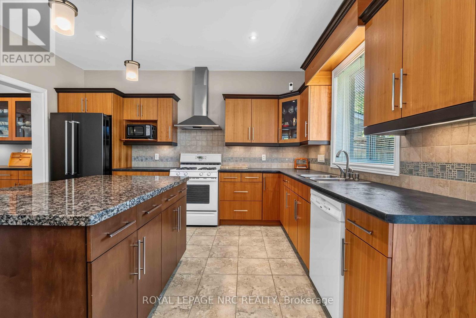 378 PELHAM ROAD - 17