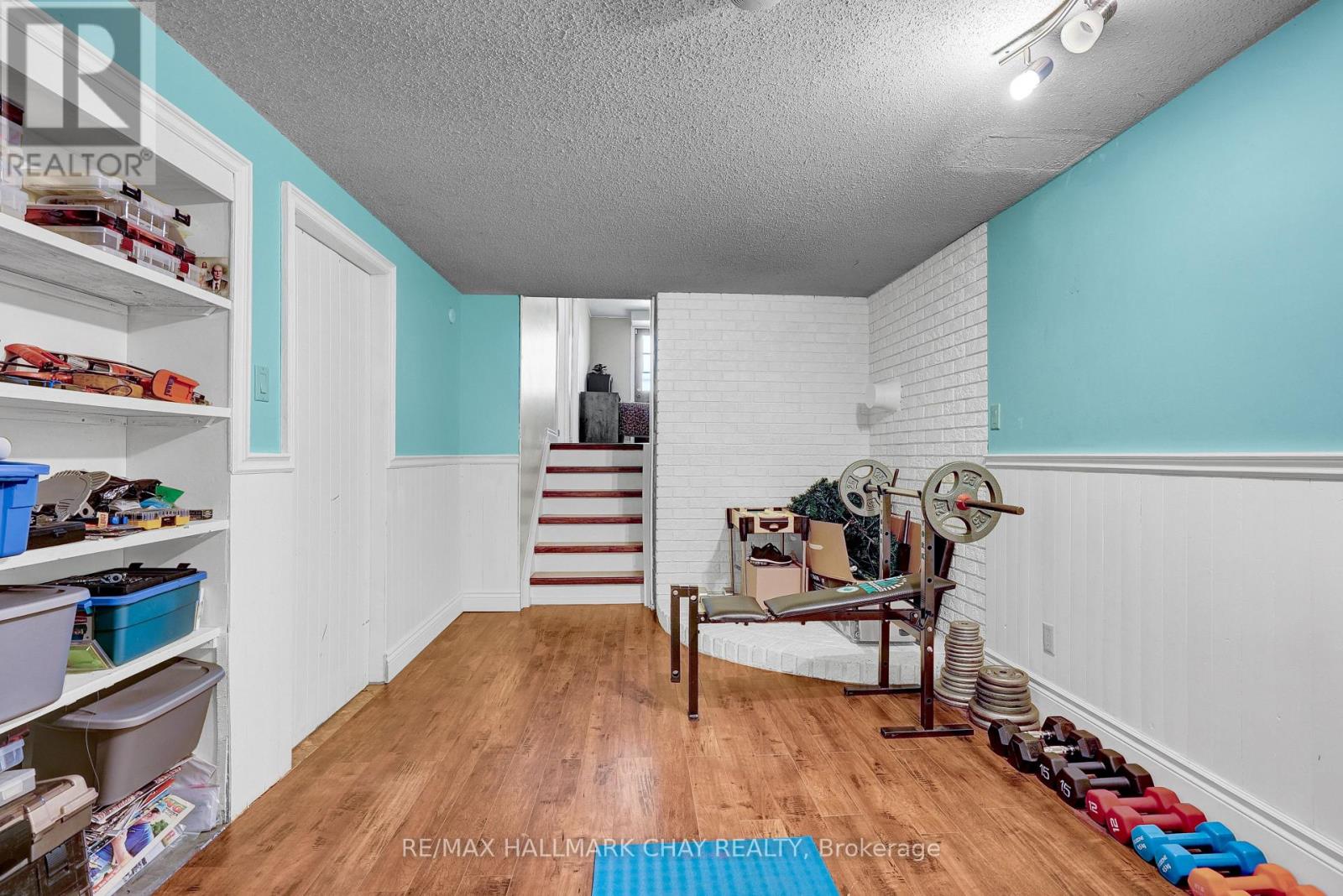 16 AUSTEN LANE - 21