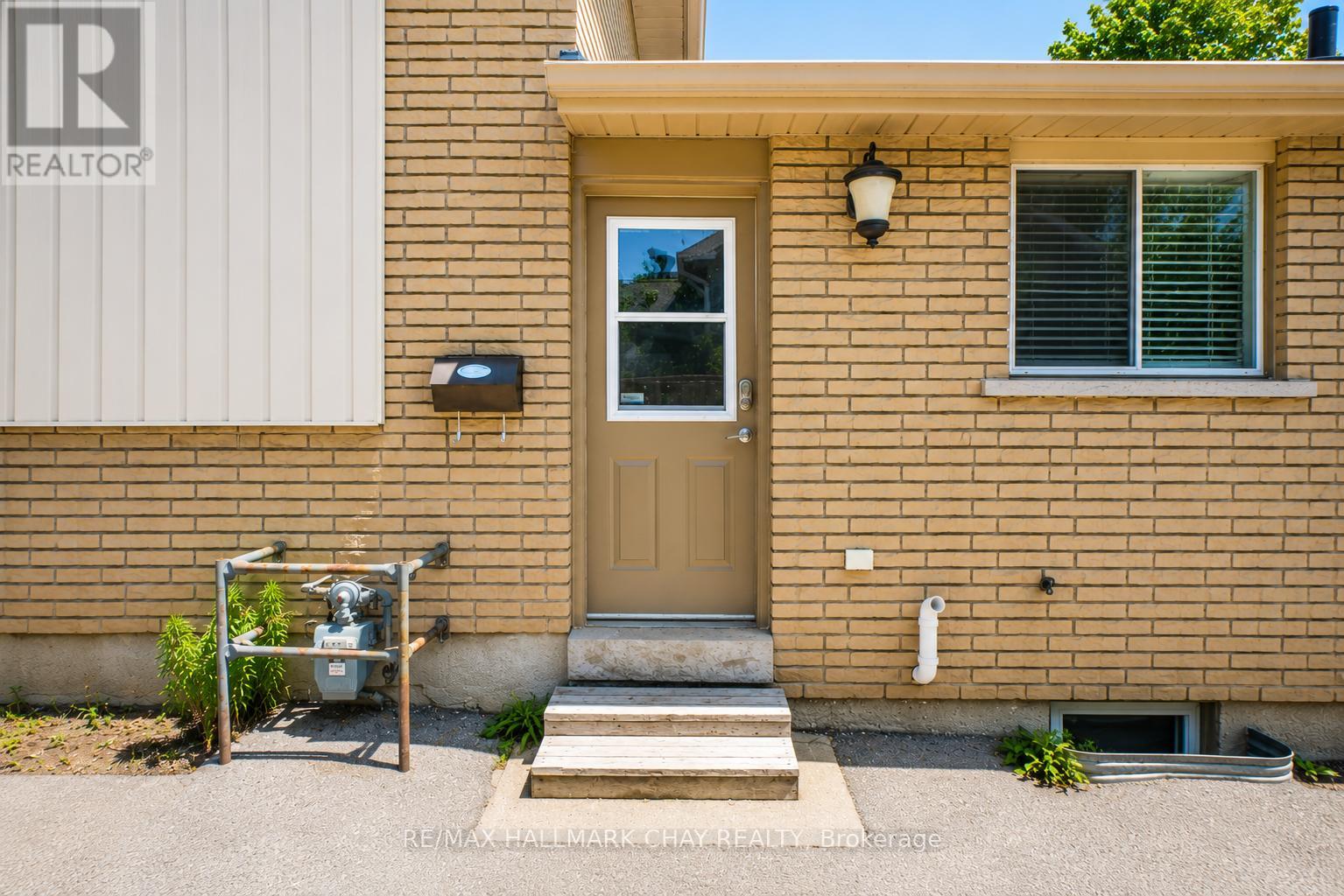 16 AUSTEN LANE - 23