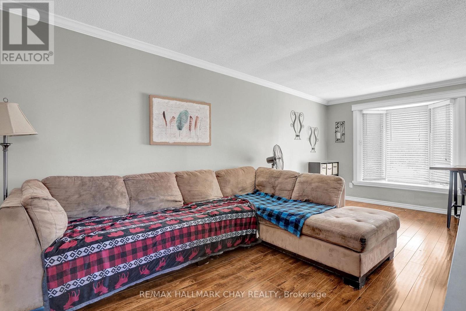 16 AUSTEN LANE - 9