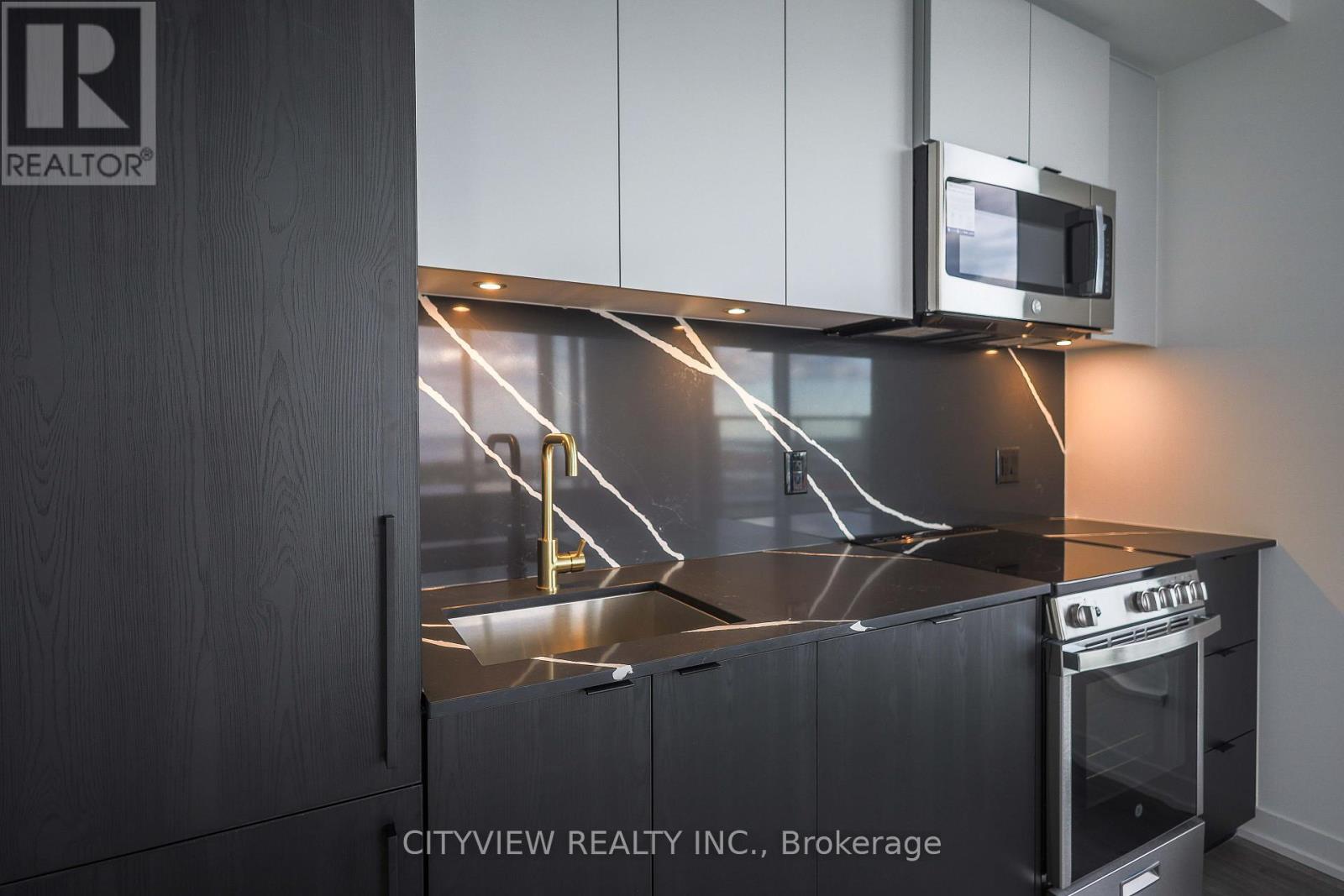#1402 285 DUFFERIN STREET - 11