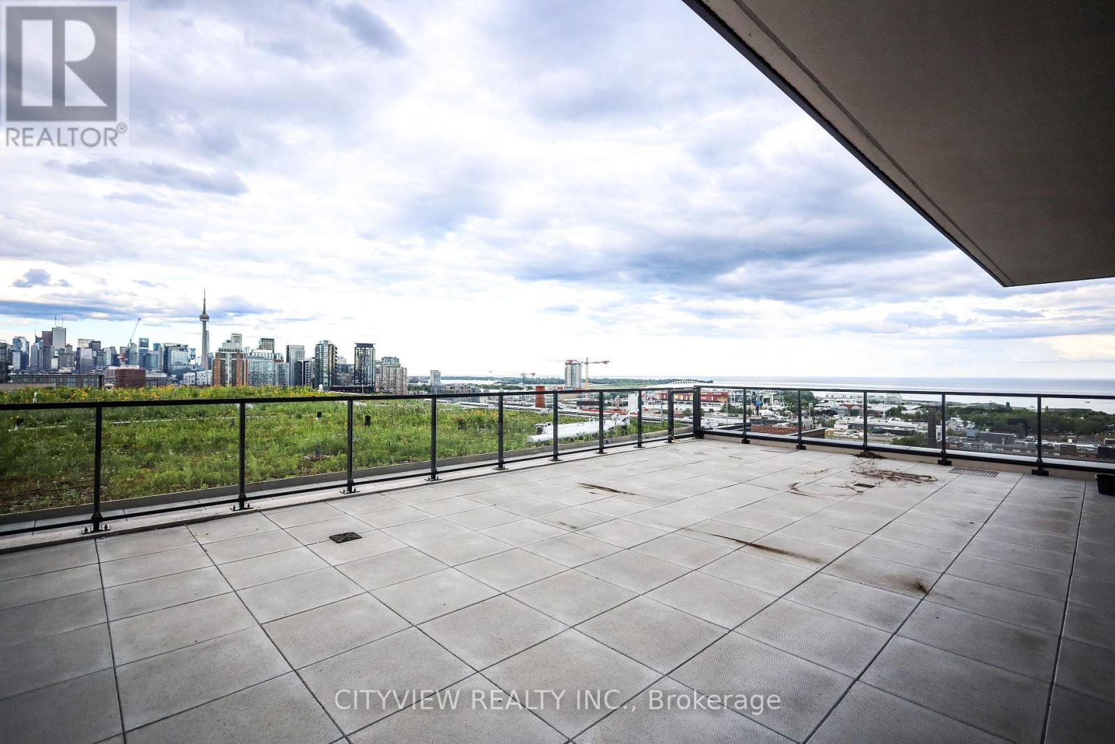 #1402 285 DUFFERIN STREET - 23