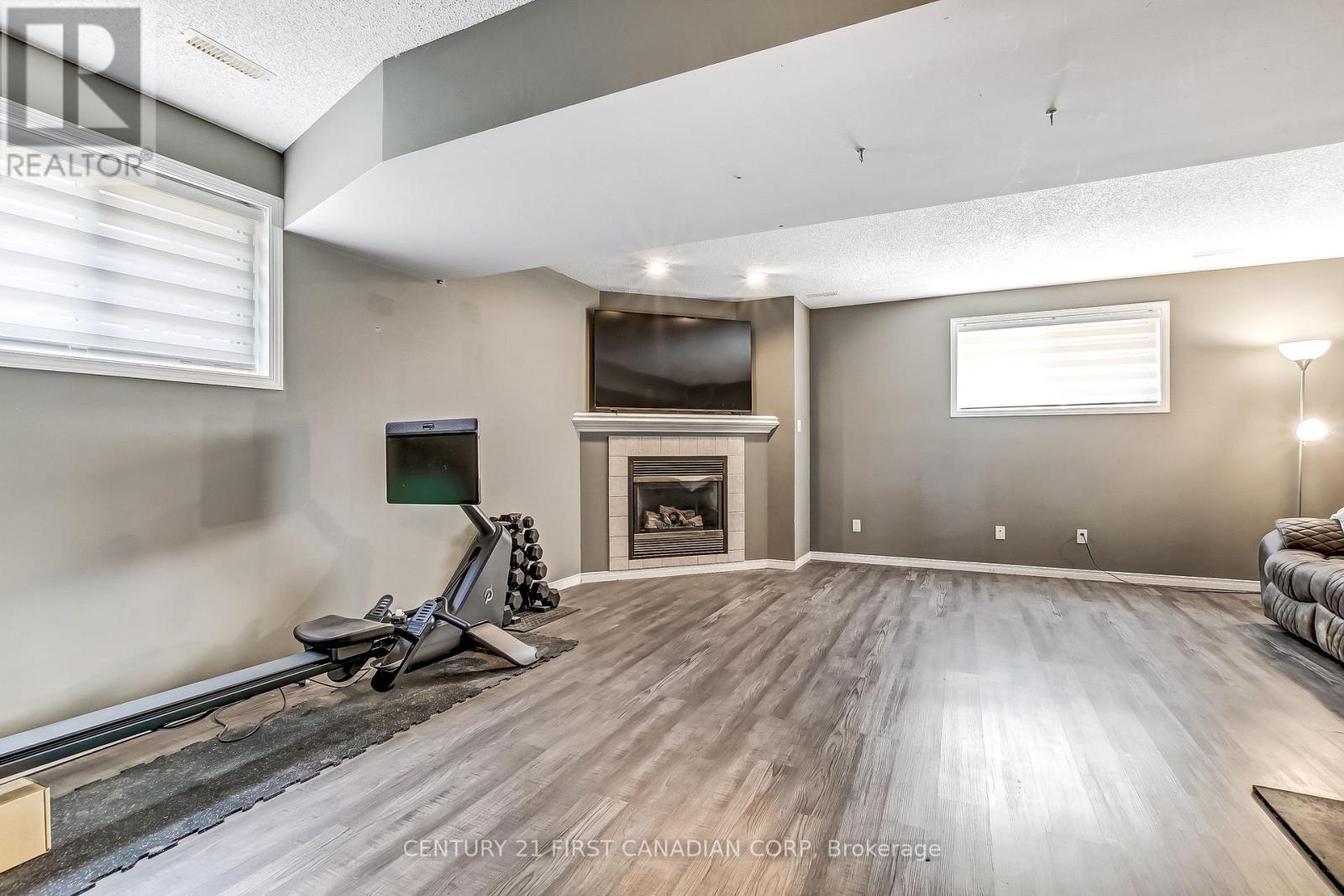 10 STEEPLECHASE COURT - 17