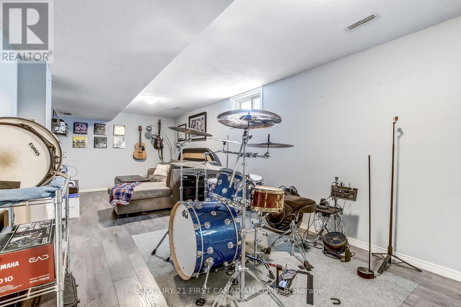 10 STEEPLECHASE COURT - 20
