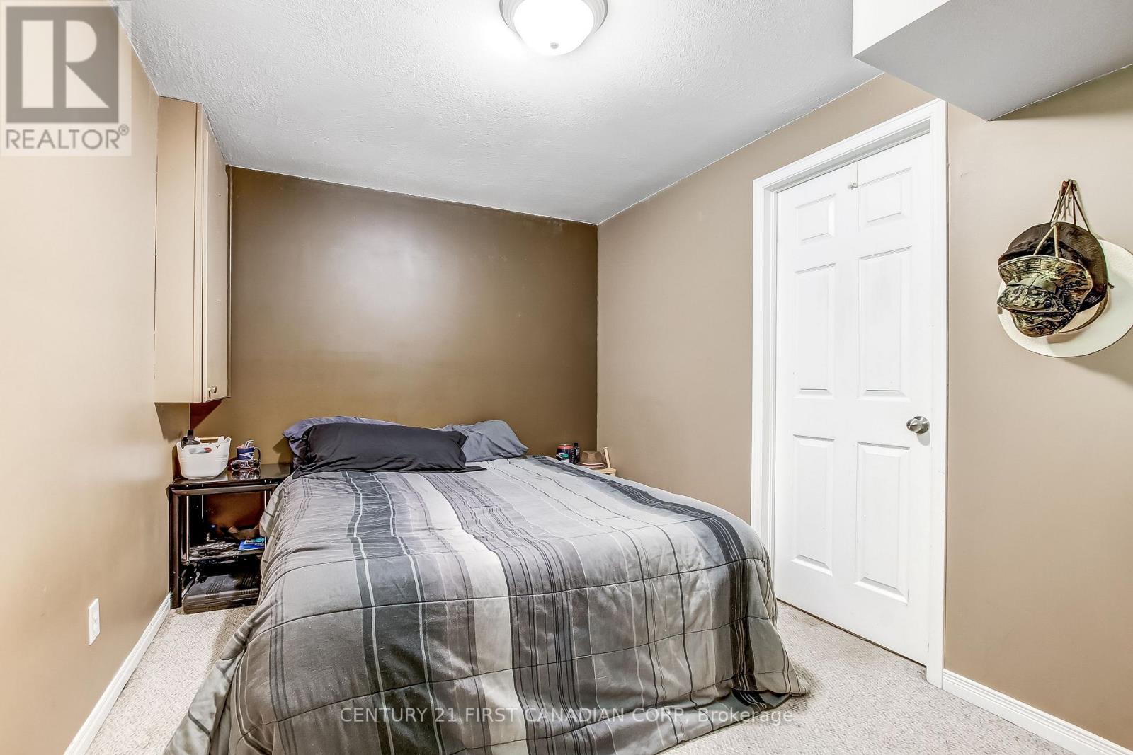 10 STEEPLECHASE COURT - 22