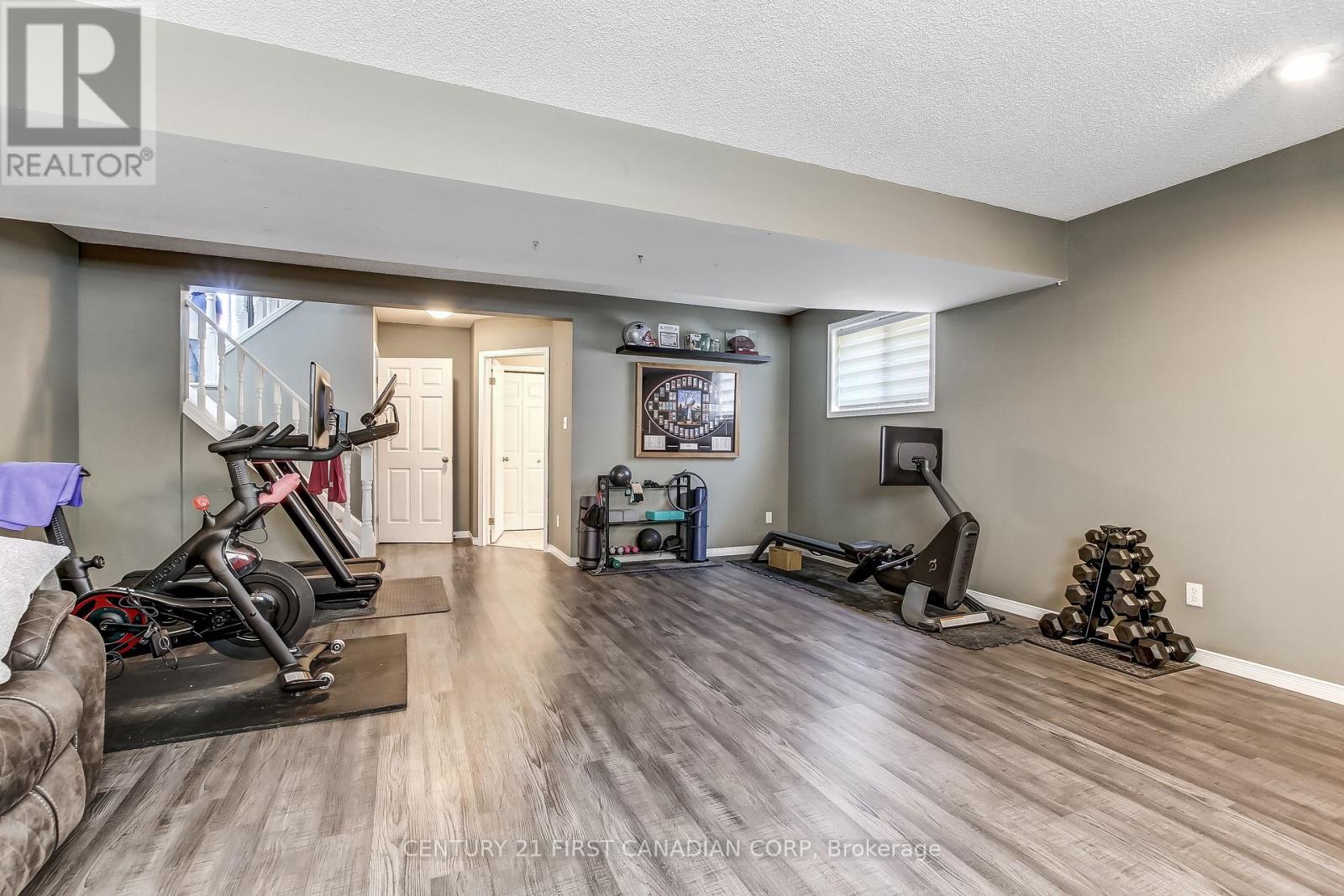 10 STEEPLECHASE COURT - 18
