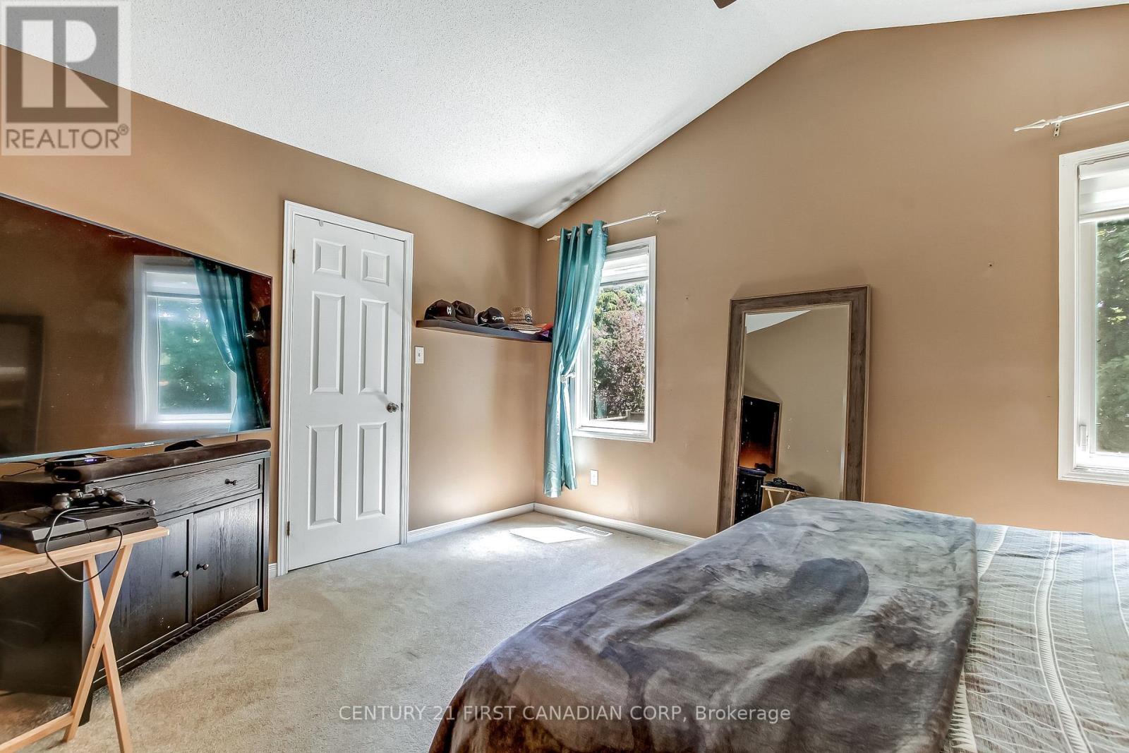 10 STEEPLECHASE COURT - 13