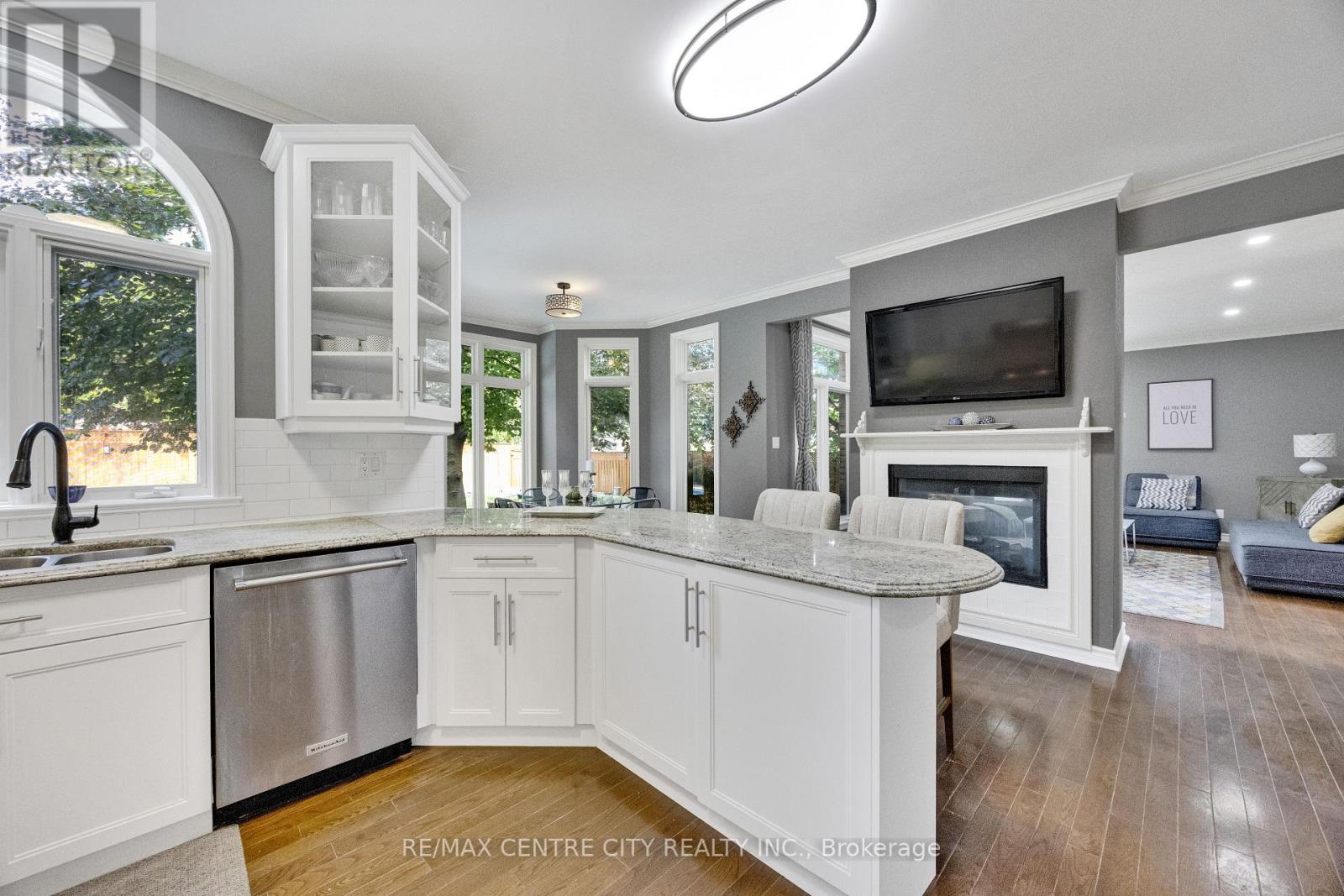2 HAVENWOOD WAY - 18