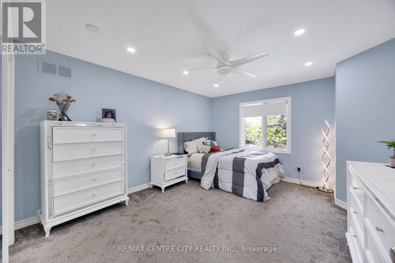 2 HAVENWOOD WAY - 33