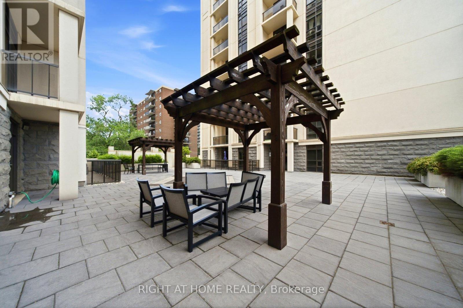 #603 81 ROBINSON STREET - 16