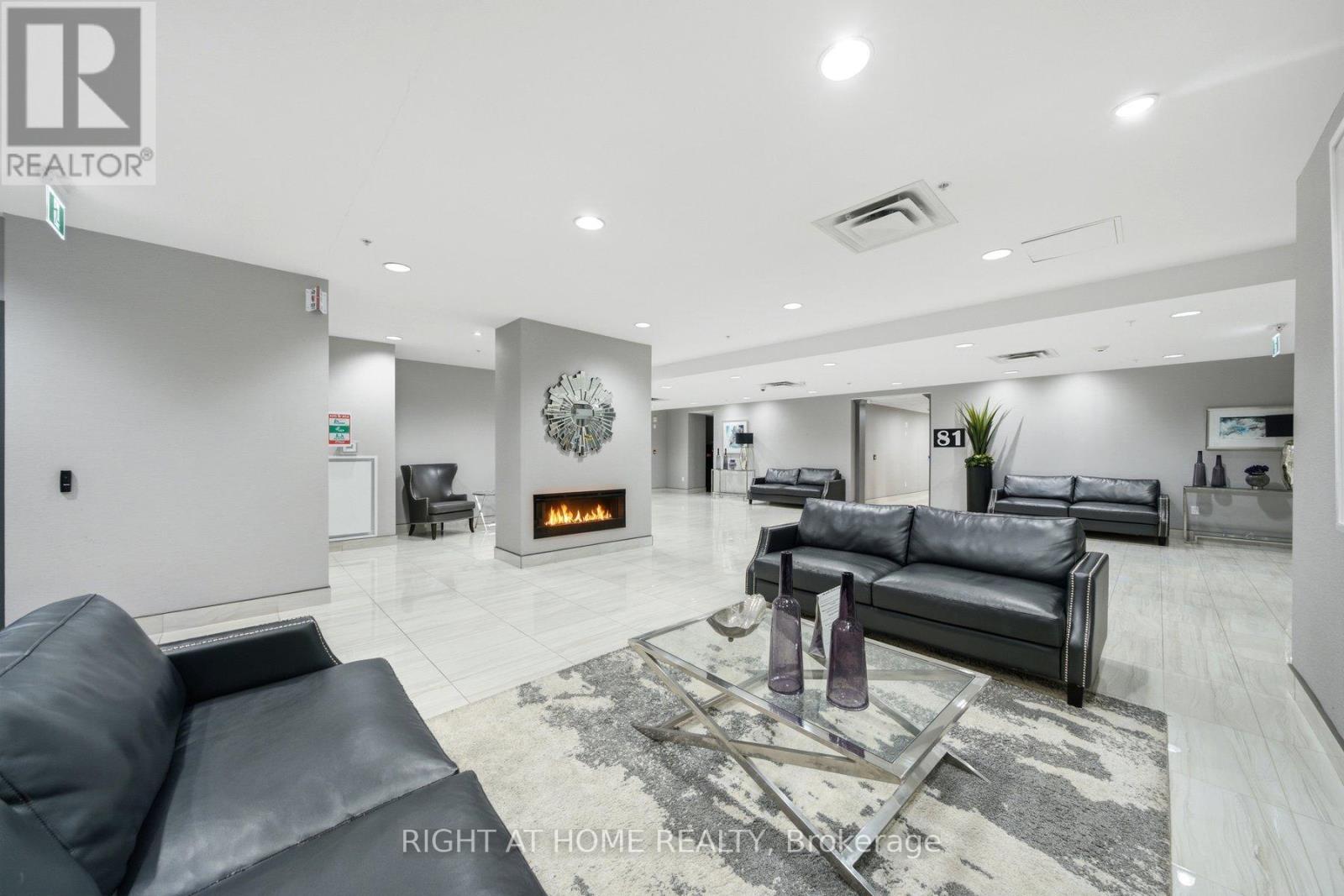 #603 81 ROBINSON STREET - 20