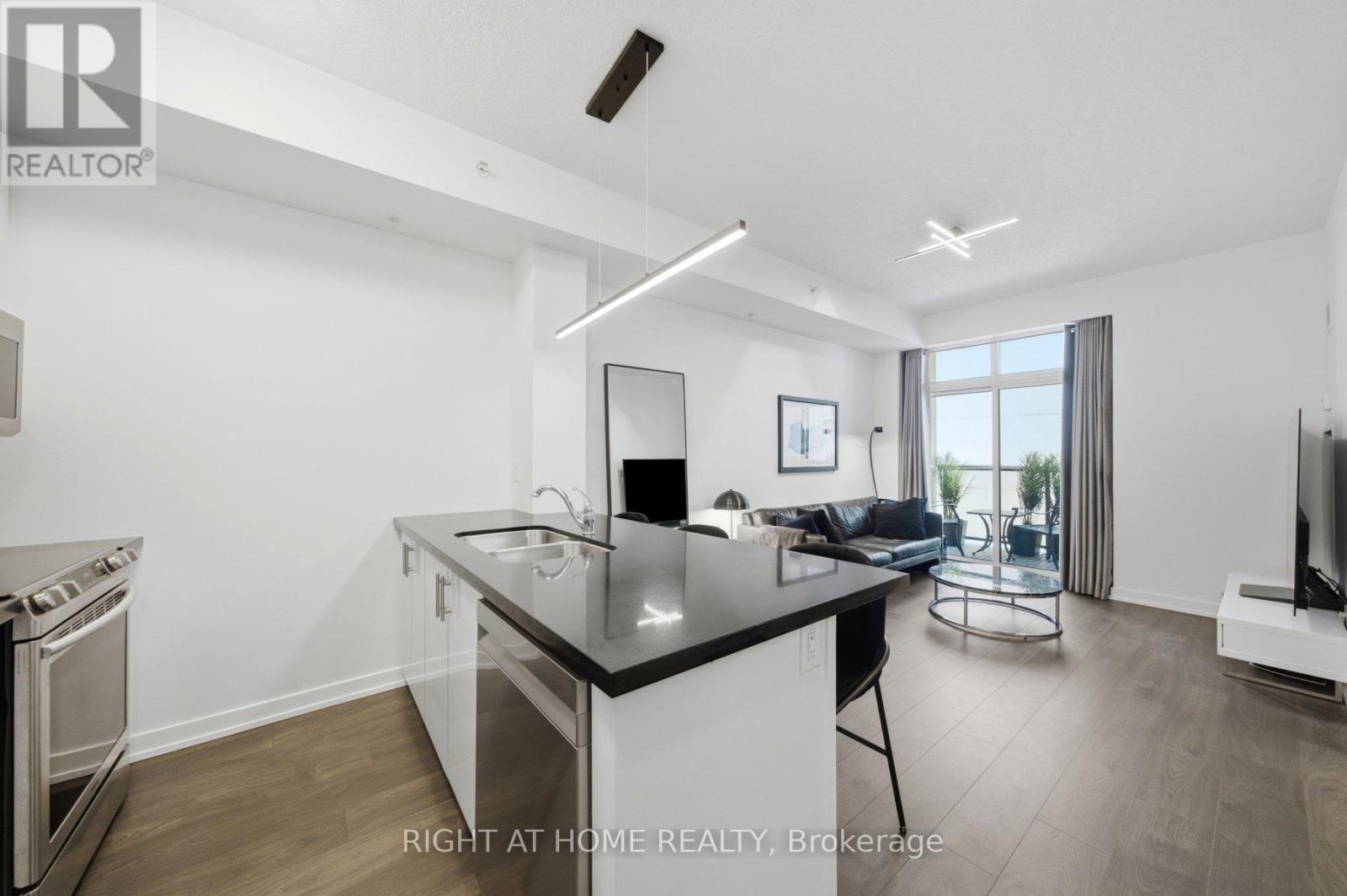 #603 81 ROBINSON STREET - 3