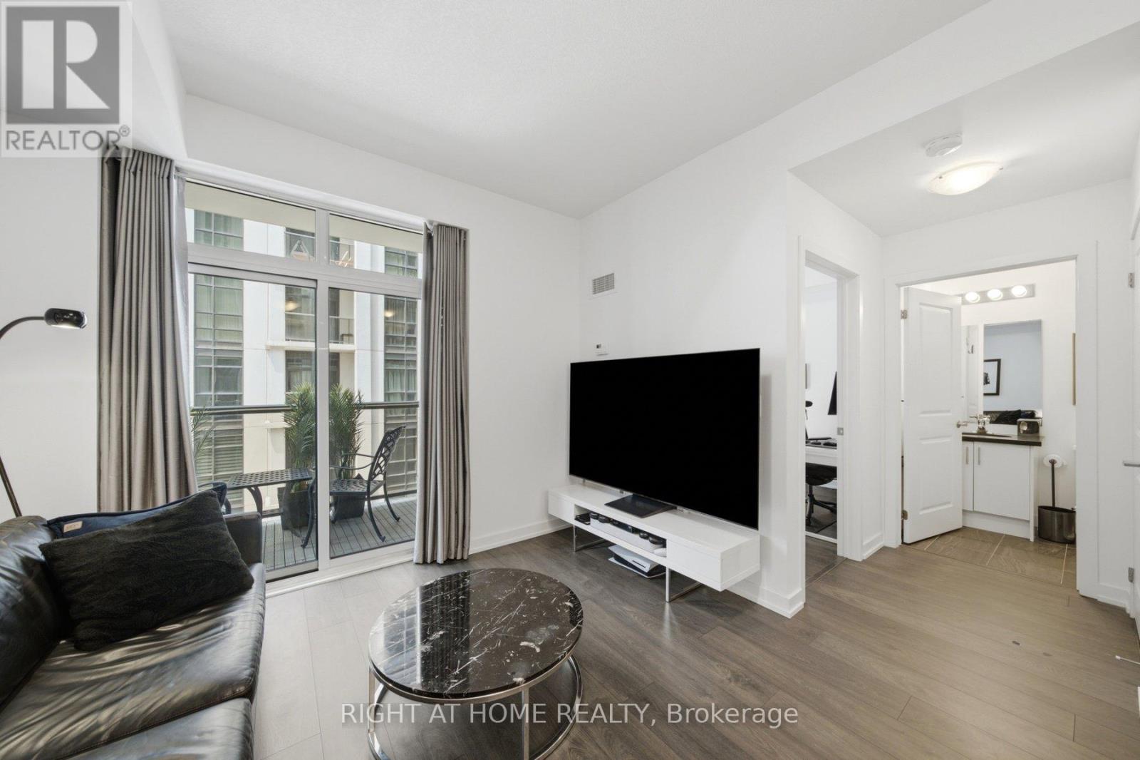 #603 81 ROBINSON STREET - 9