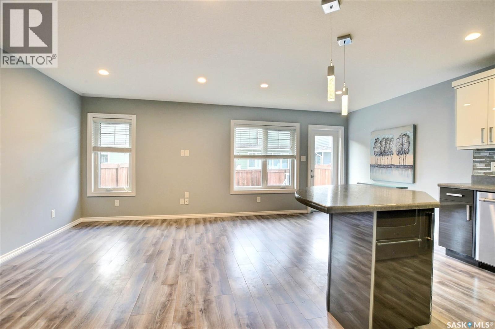 #217 4002 Sandhill CRESCENT - 3